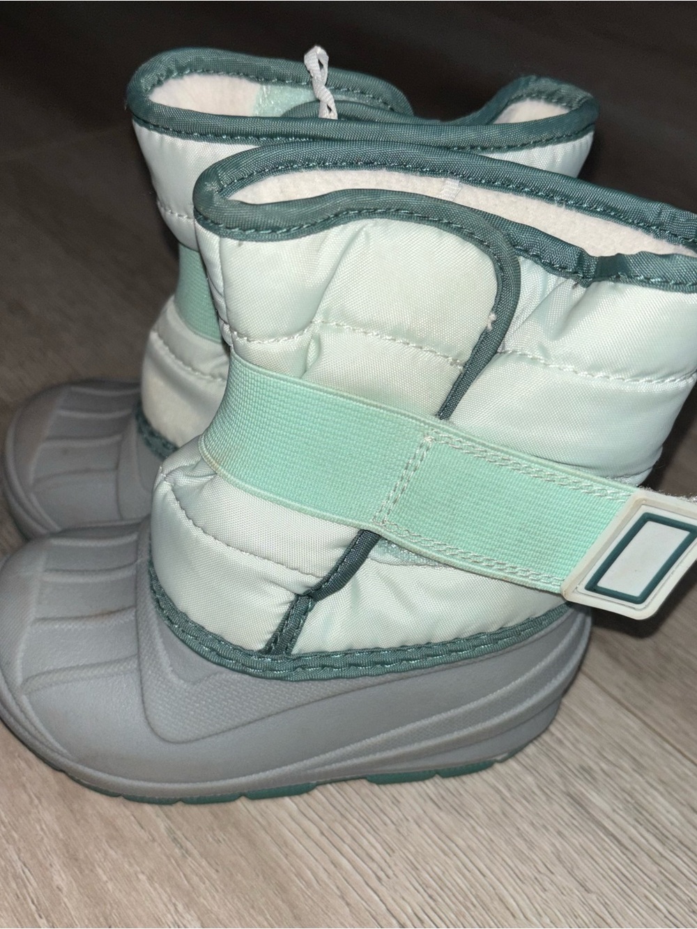 Girls Snow Boots Cat & Jack Size 6 toddler